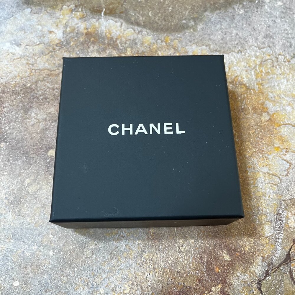 Chanel Ribbon Earrings New With Box - Picture 3 of 9